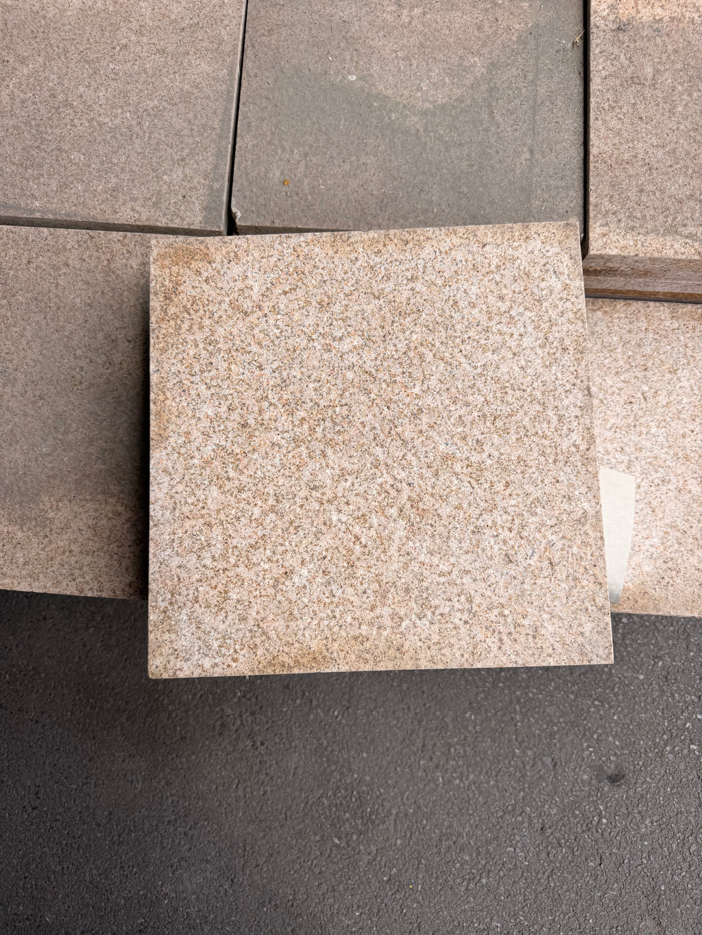 Granit China Gold | 40x40x3 | 7,8 m2