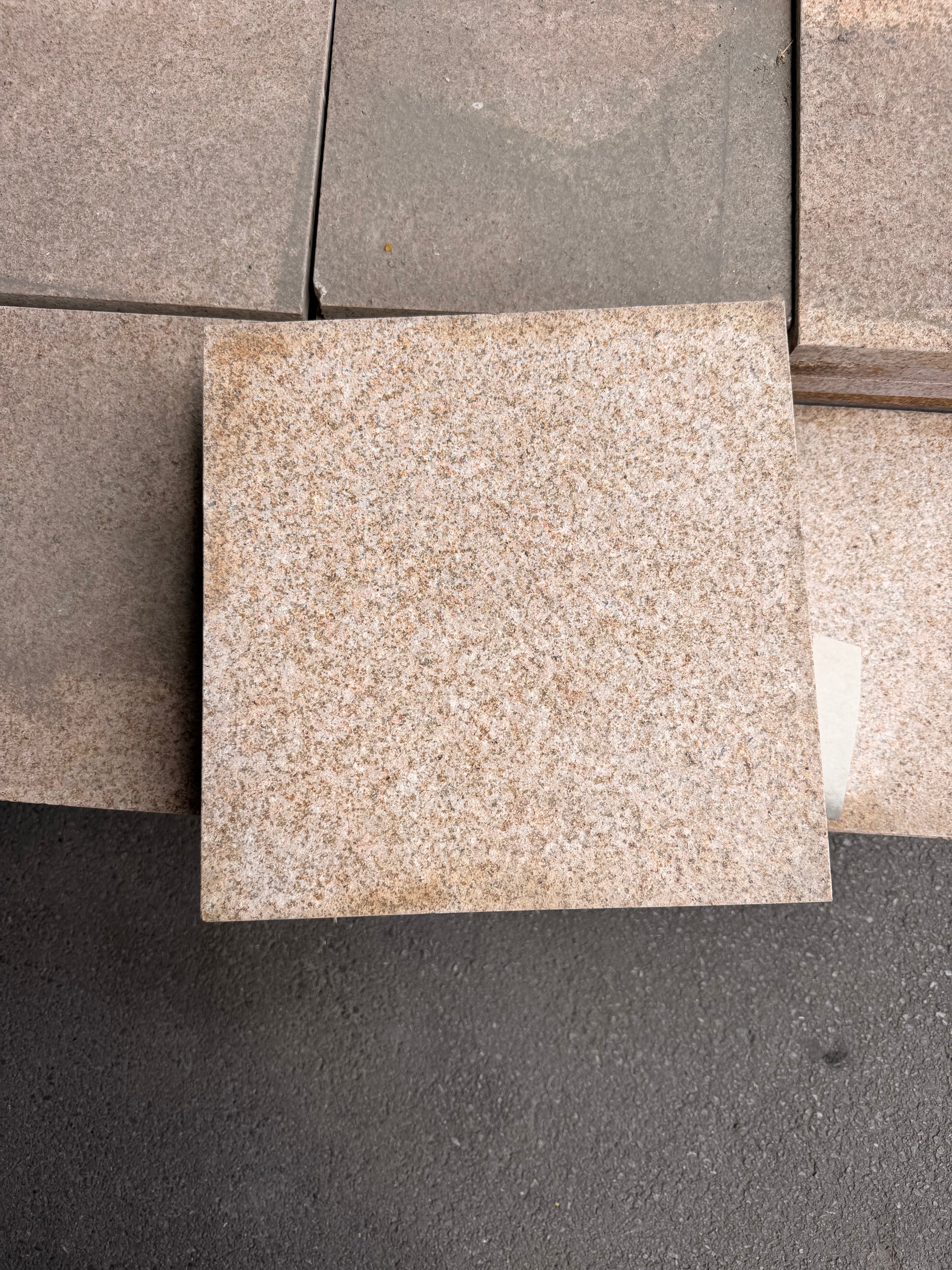 Granit China Gold | 40x40x3 | 7,8 m2