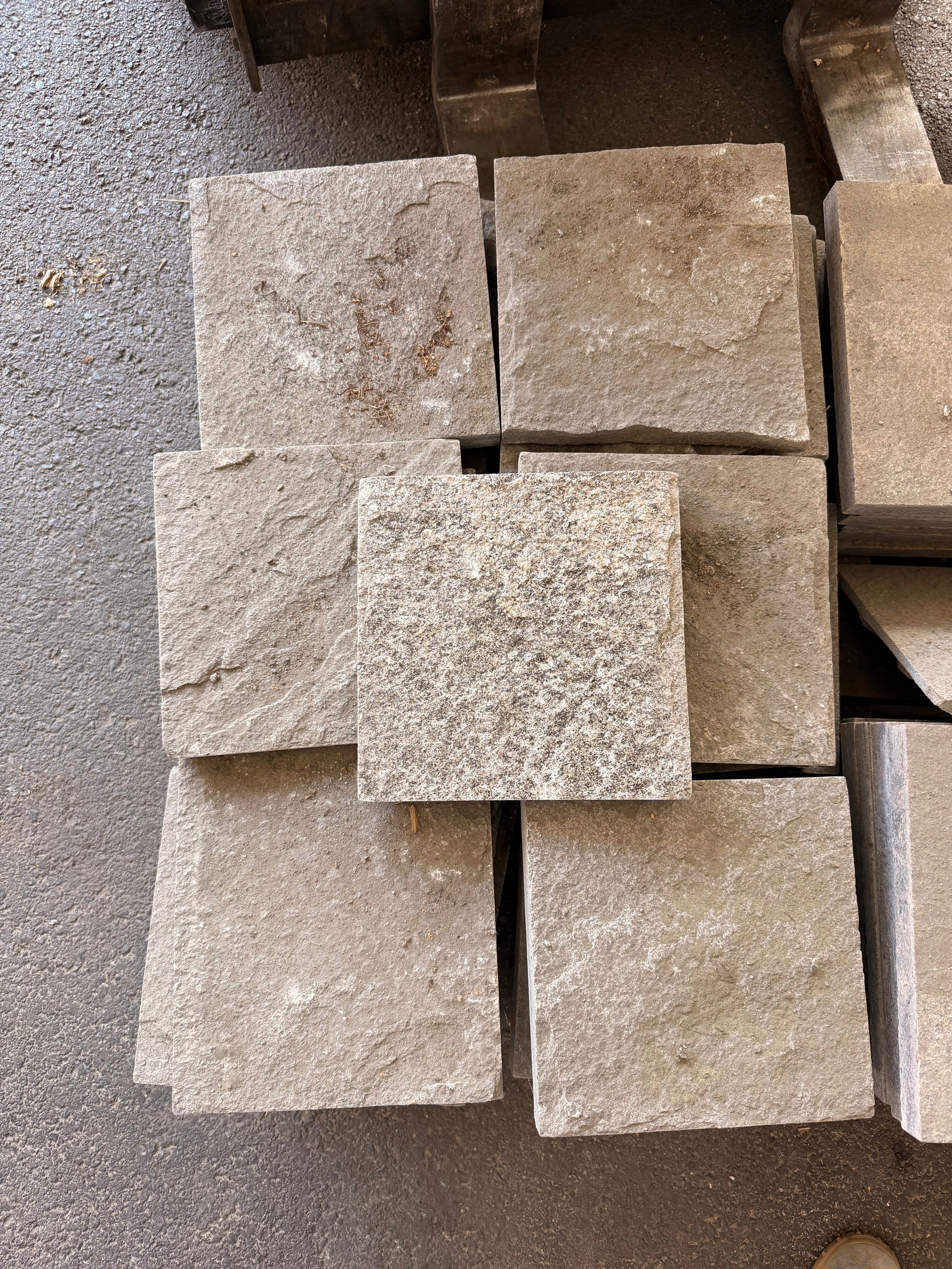 Granit Grau ungeschliffen | 25x25x2 | 2,4 m2